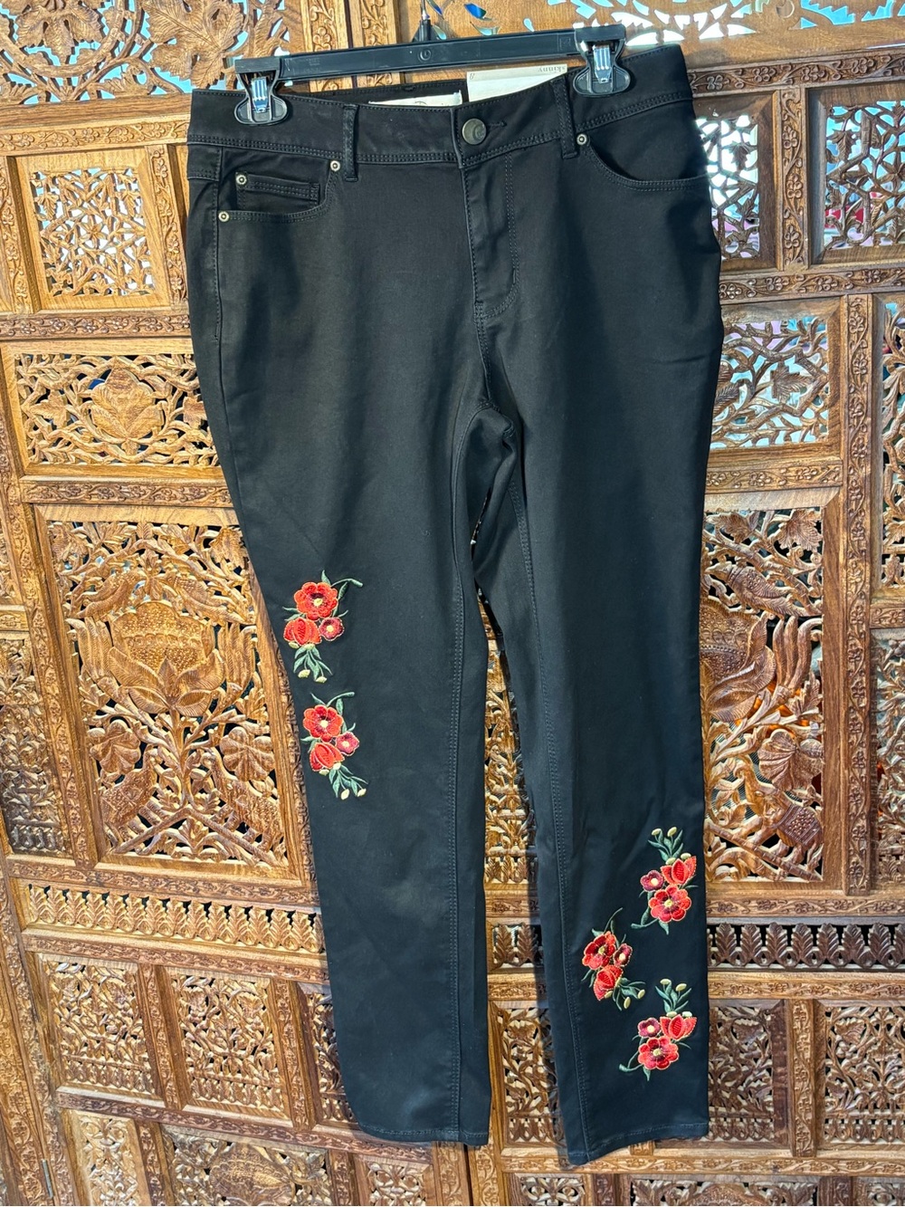 NWT c.est 1946 Black Straight-Leg Women’s Jeans with Red Floral Embroidery